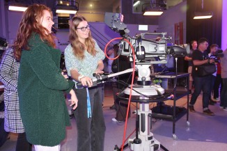 student showing teacher camera aana olykan 16042025 smal